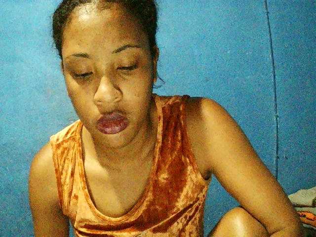 TriciaBella's BongaCams show and profile