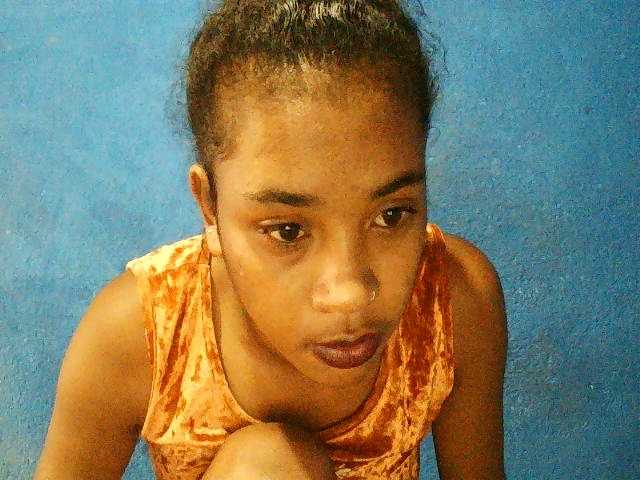 TriciaBella's BongaCams show and profile