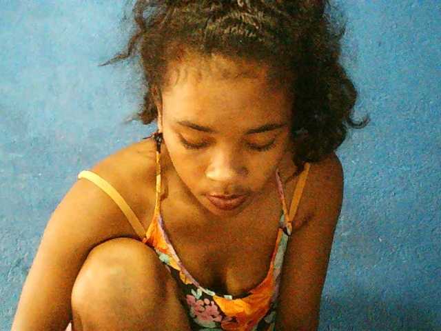 TriciaBella's BongaCams show and profile