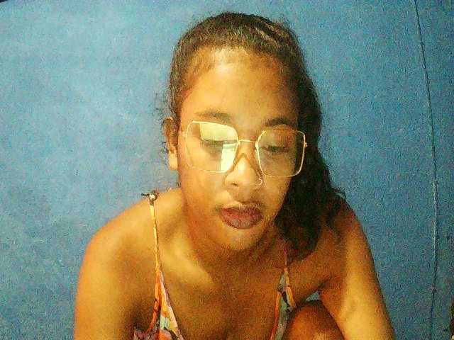 TriciaBella's BongaCams show and profile