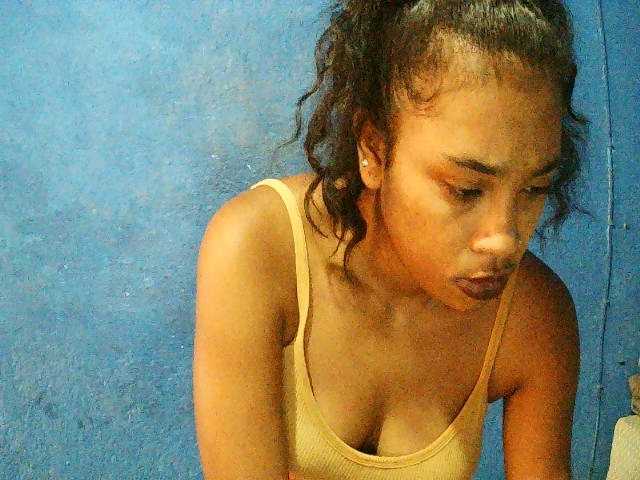 TriciaBella's BongaCams show and profile