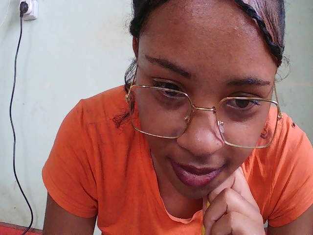 TriciaBella's BongaCams show and profile