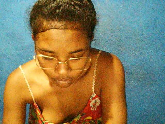 TriciaBella's BongaCams show and profile