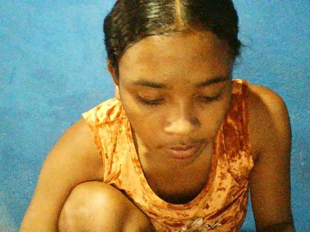 TriciaBella's BongaCams show and profile