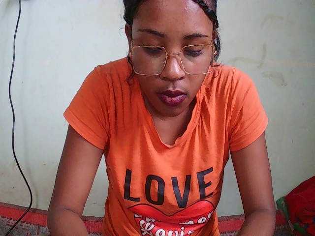 TriciaBella's BongaCams show and profile