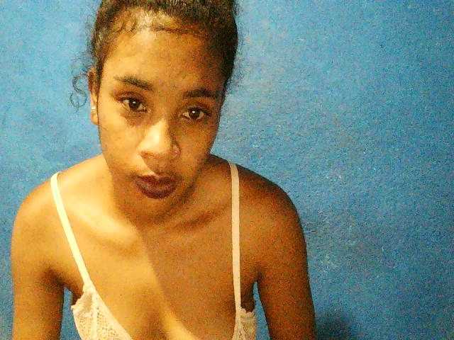 TriciaBella's BongaCams show and profile