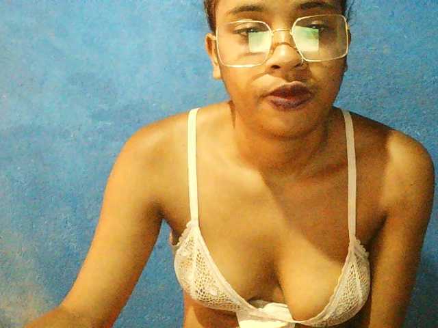 TriciaBella's BongaCams show and profile