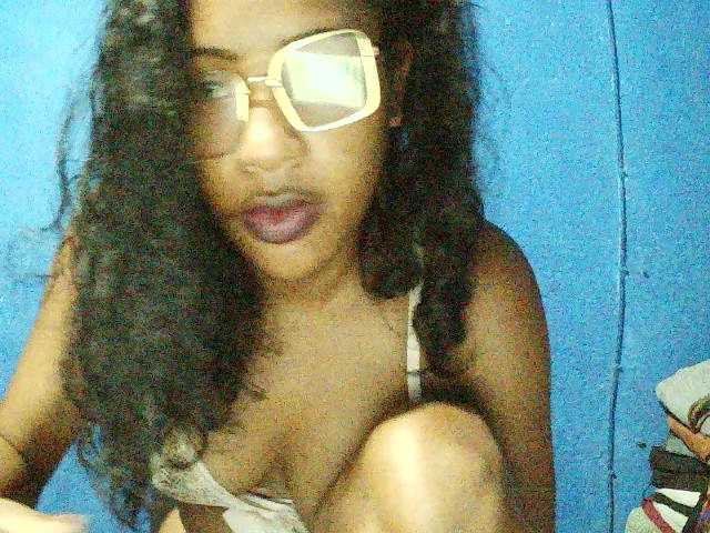 TriciaBella's BongaCams show and profile