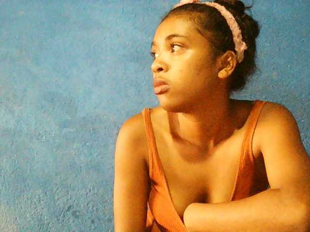 TriciaBella's BongaCams show and profile