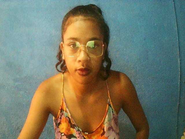 TriciaBella's BongaCams show and profile