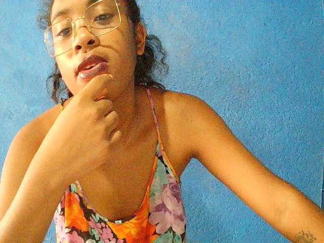 TriciaBella's BongaCams show and profile