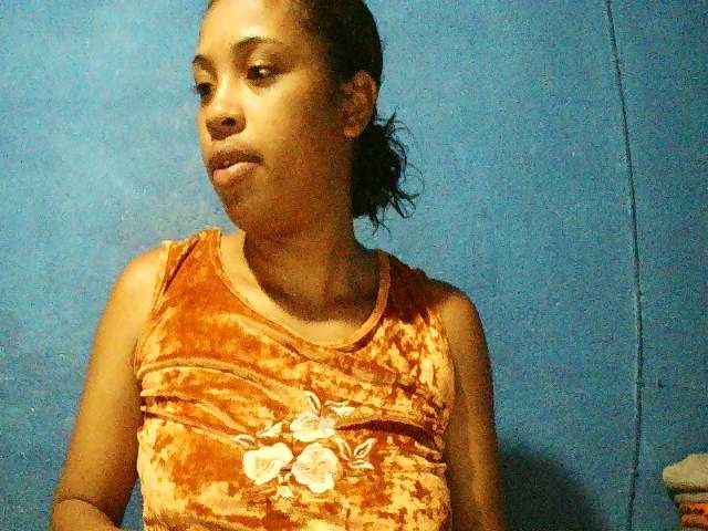 TriciaBella's BongaCams show and profile