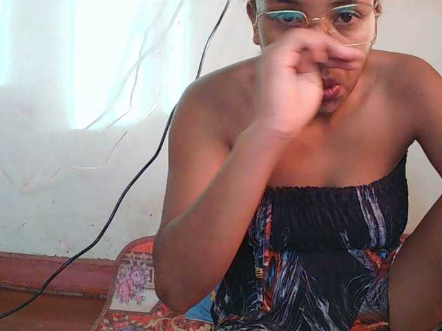 TriciaBella's BongaCams show and profile