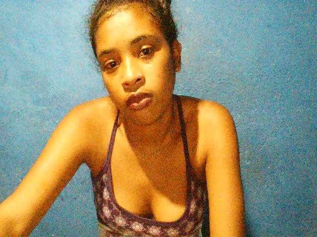 TriciaBella's BongaCams show and profile