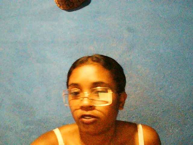 TriciaBella's BongaCams show and profile