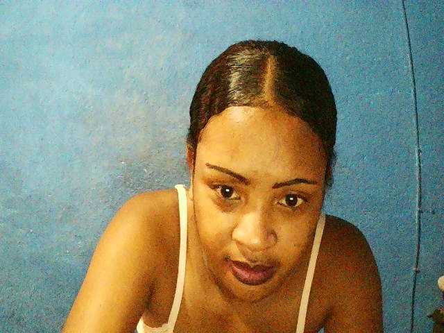 TriciaBella's BongaCams show and profile