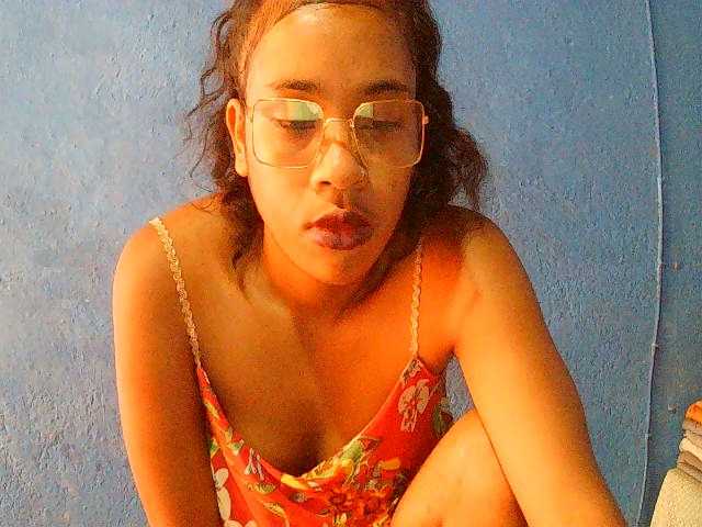 TriciaBella's BongaCams show and profile