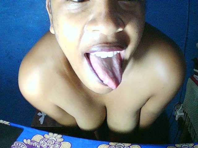 TriciaBella's BongaCams show and profile