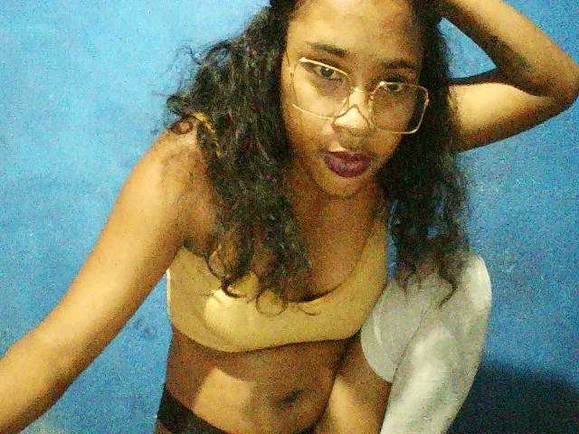 TriciaBella's BongaCams show and profile