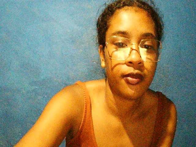 TriciaBella's BongaCams show and profile