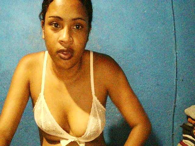 TriciaBella's BongaCams show and profile