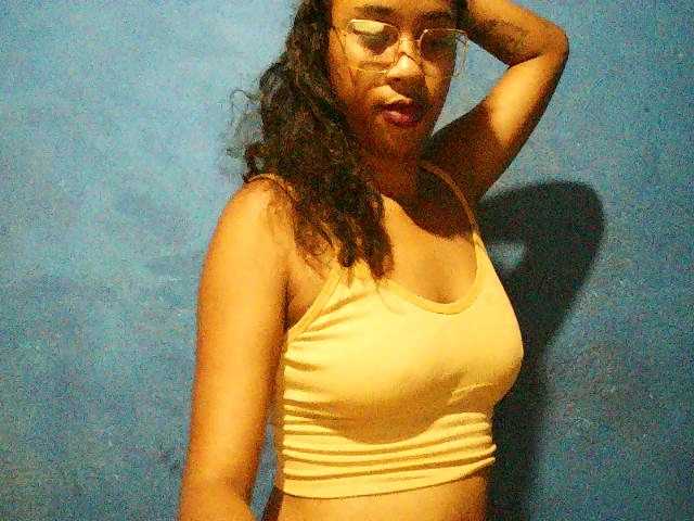 TriciaBella's BongaCams show and profile