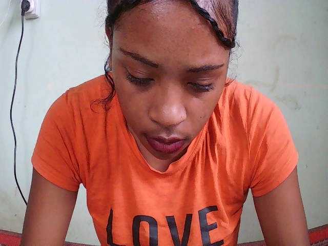 TriciaBella's BongaCams show and profile