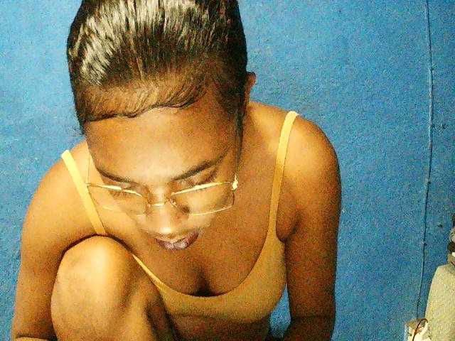 TriciaBella's BongaCams show and profile