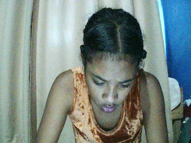 TriciaBella's BongaCams show and profile