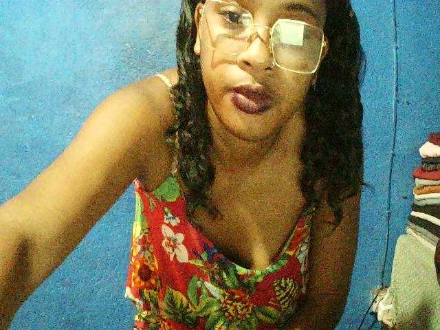 TriciaBella's BongaCams show and profile