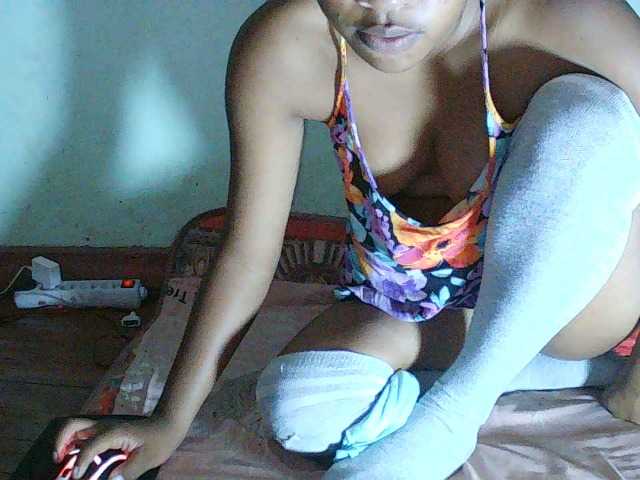 TriciaBella's BongaCams show and profile