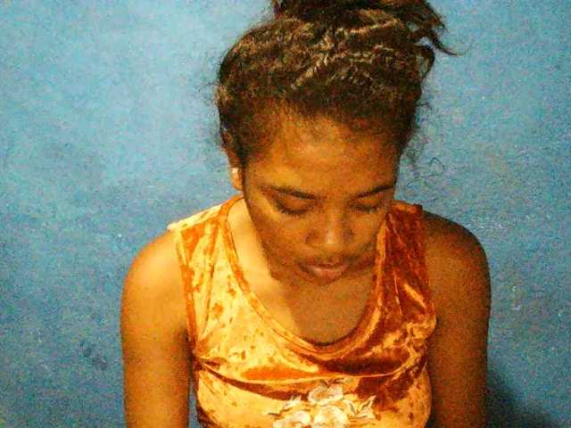 TriciaBella's BongaCams show and profile