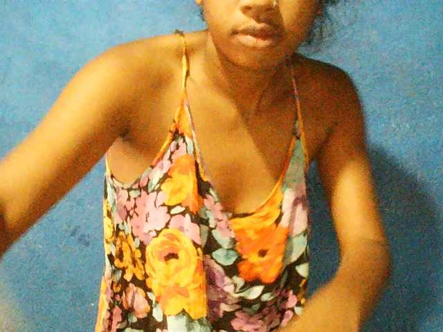 TriciaBella's BongaCams show and profile