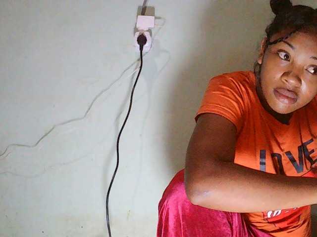 TriciaBella's BongaCams show and profile