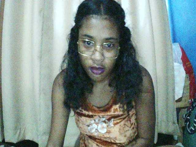 TriciaBella's BongaCams show and profile