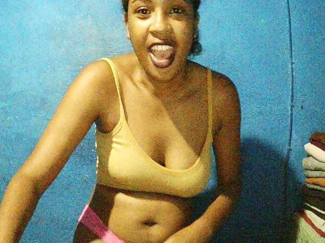 TriciaBella's BongaCams show and profile