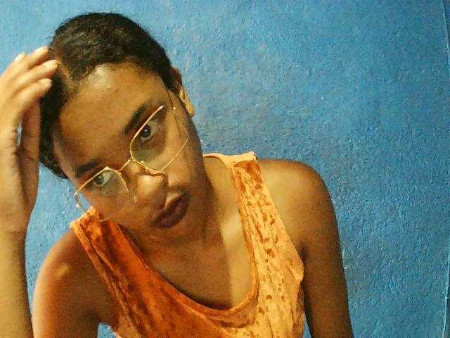 TriciaBella's BongaCams show and profile