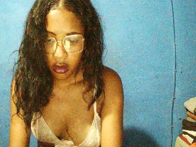 TriciaBella's BongaCams show and profile