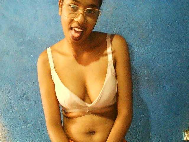 TriciaBella's BongaCams show and profile