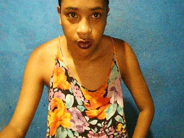 TriciaBella's BongaCams show and profile