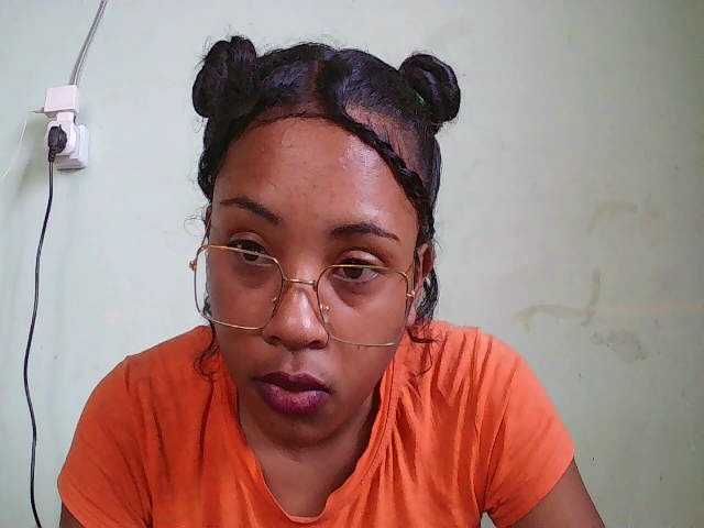 TriciaBella's BongaCams show and profile