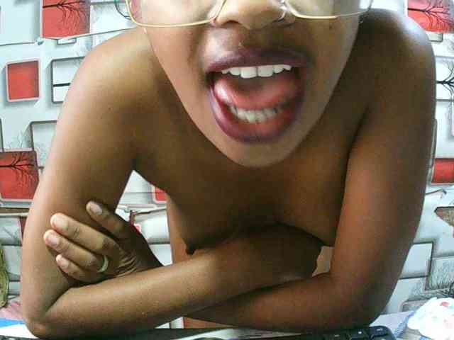 TriciaBella webcam
