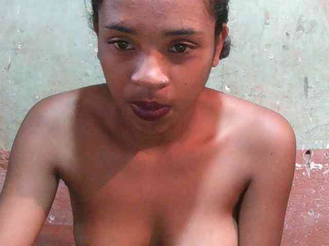 TriciaBella webcam
