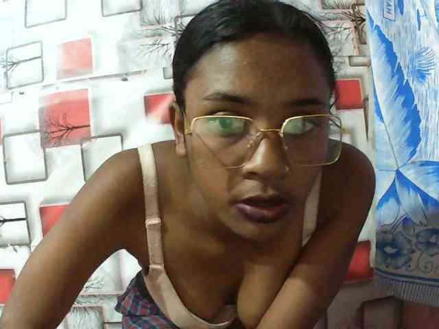 TriciaBella webcam