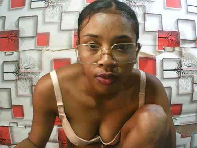 TriciaBella webcam