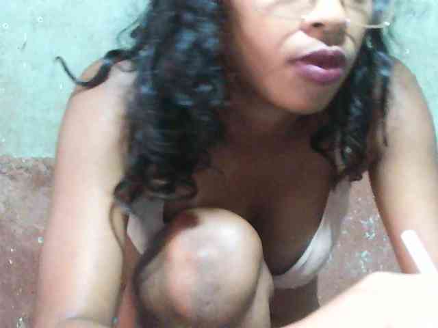 TriciaBella webcam