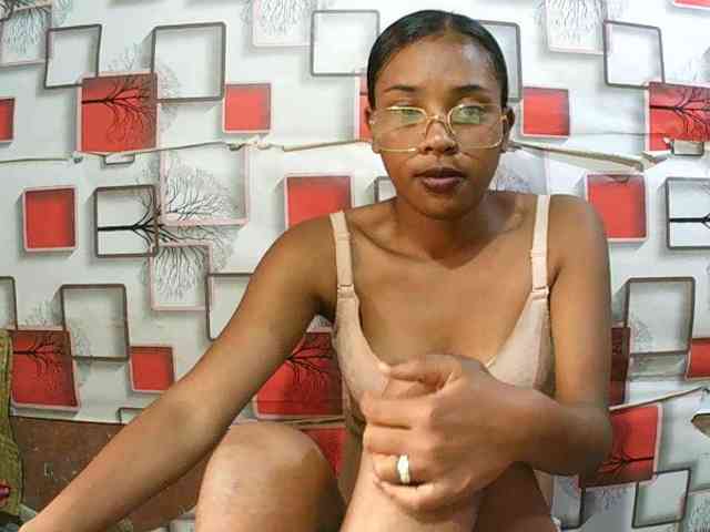 TriciaBella webcam