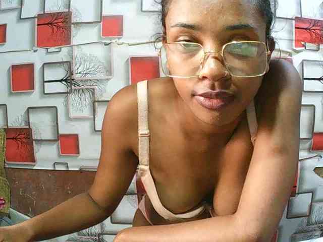 TriciaBella webcam