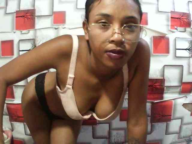 TriciaBella webcam