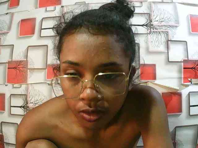 TriciaBella webcam